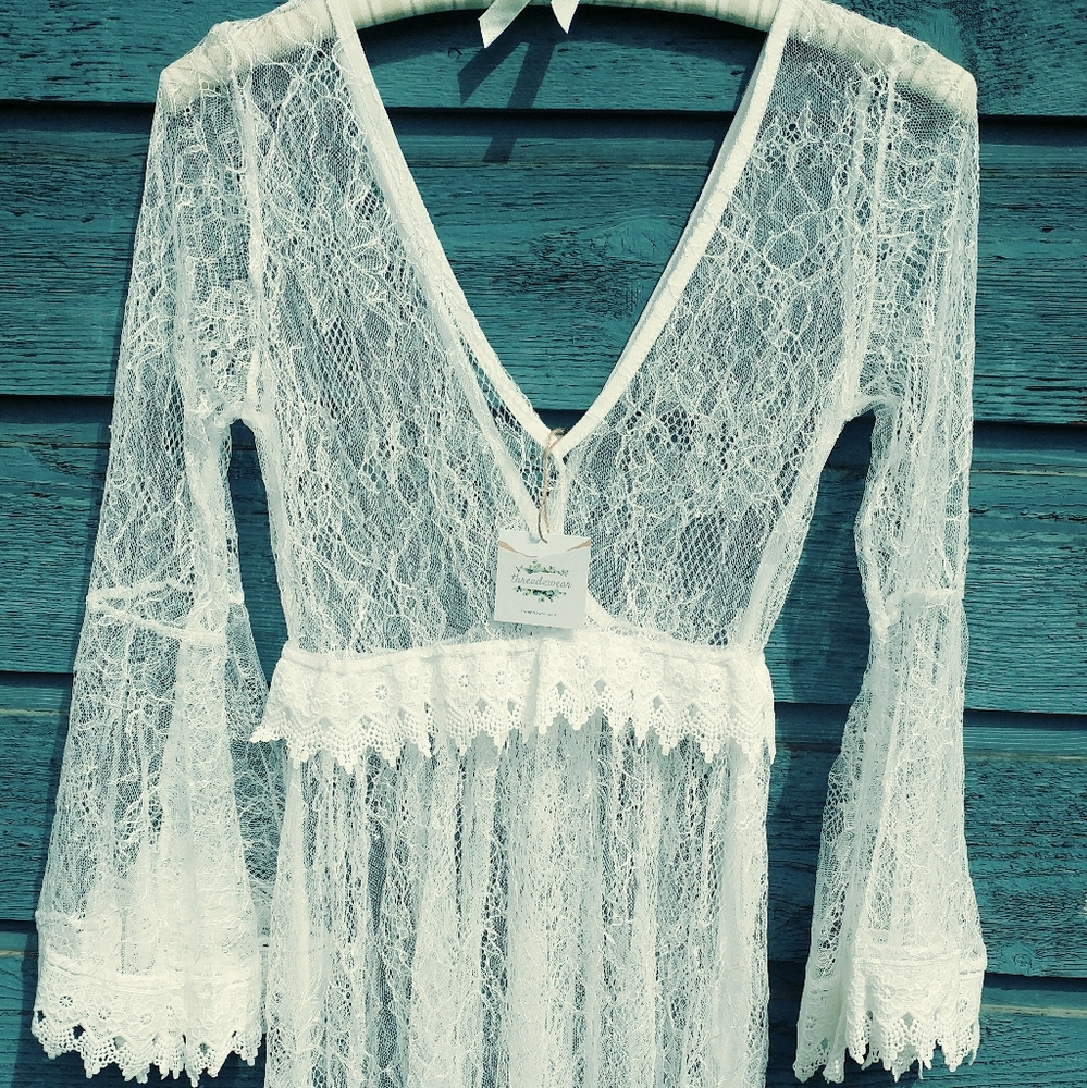 💃💃Beautiful Lace sheer maxi - Picture 4 of 13